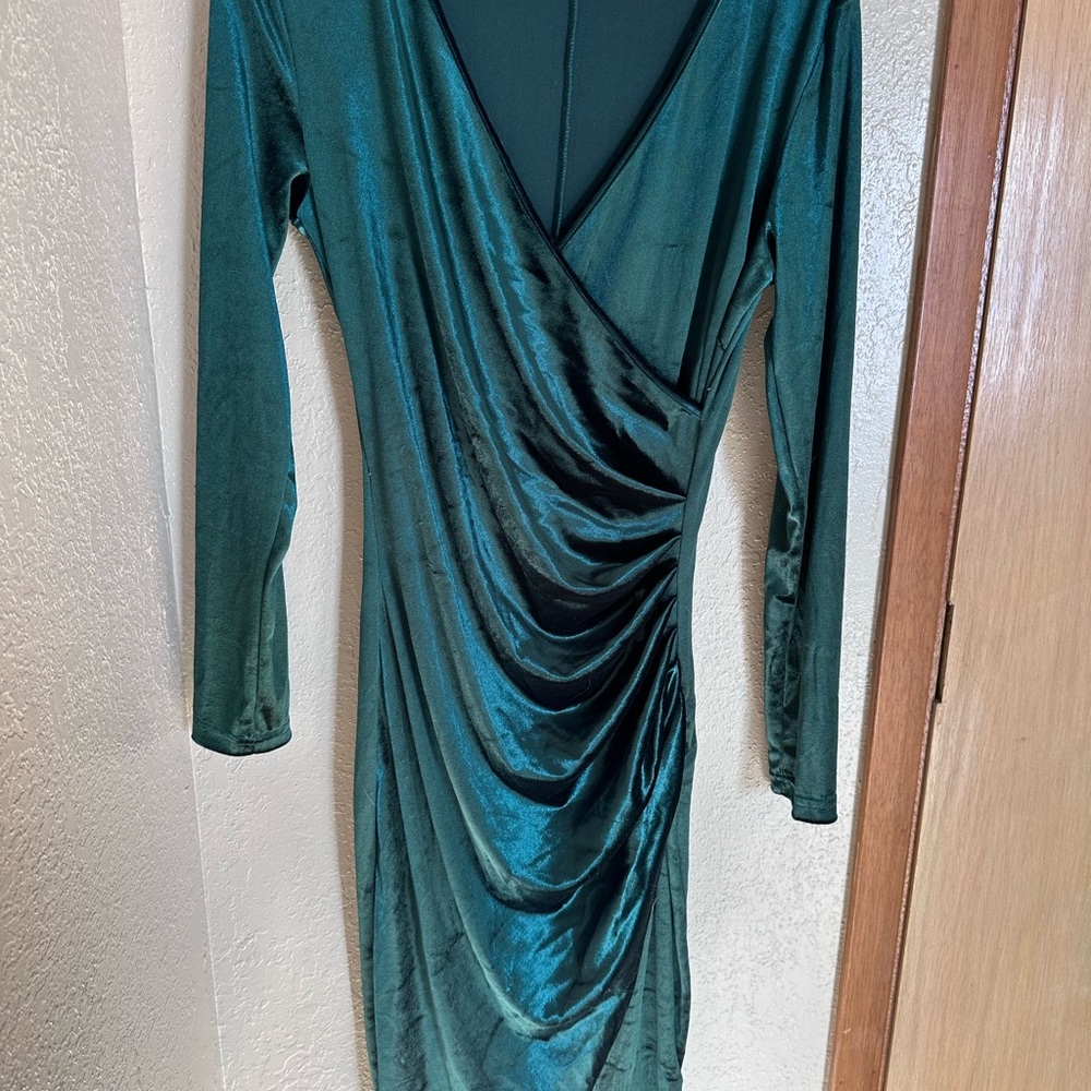 Elegant Emerald Green Velvet Dress